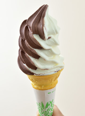 ソフトクリーム 3種（バニラ・チョコ・ミックス）